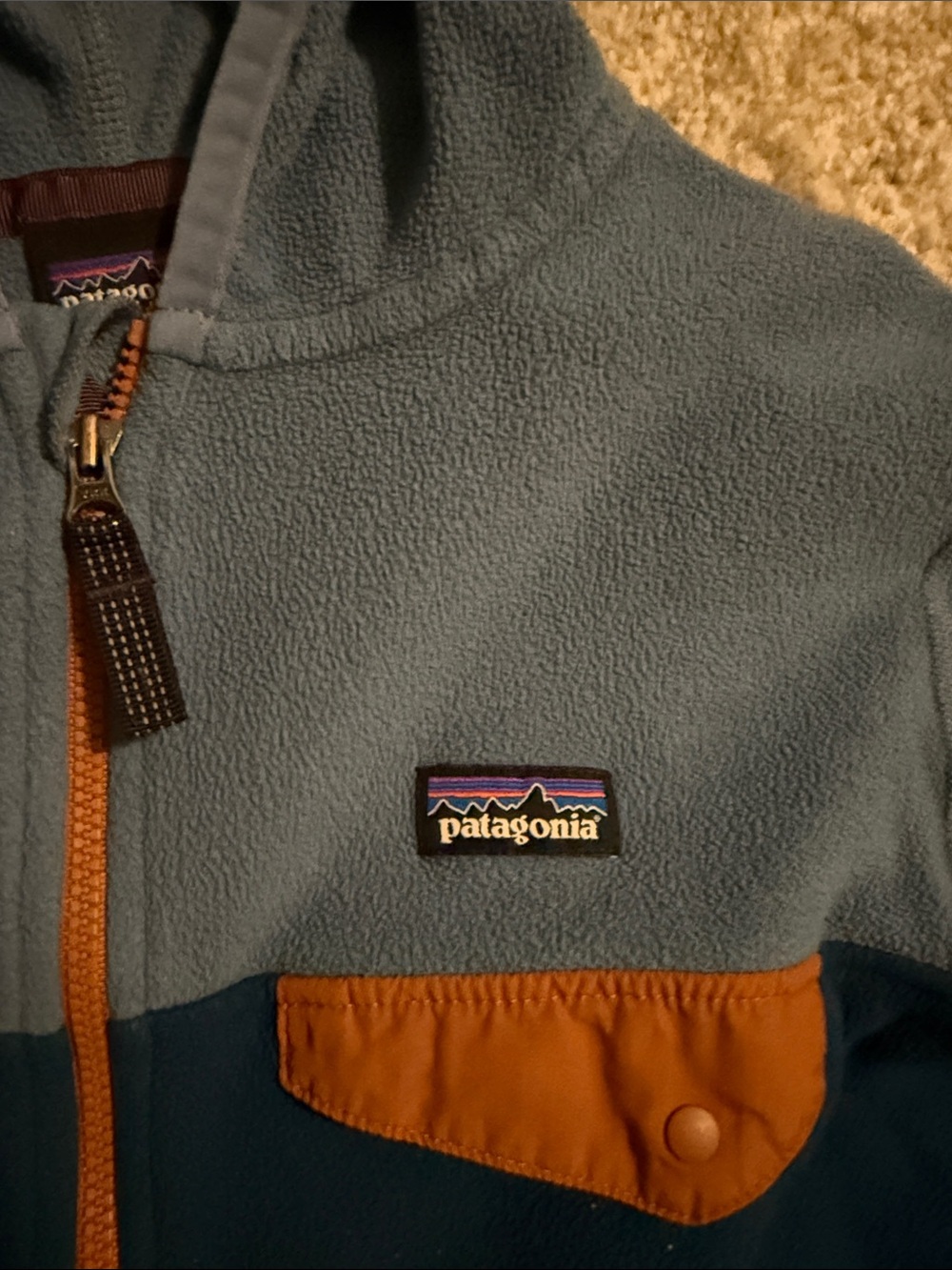 Patagonia Kids Two-Tone Blue Hooded Fleece Jacket with Chest Pocket - Picture 2 of 4
